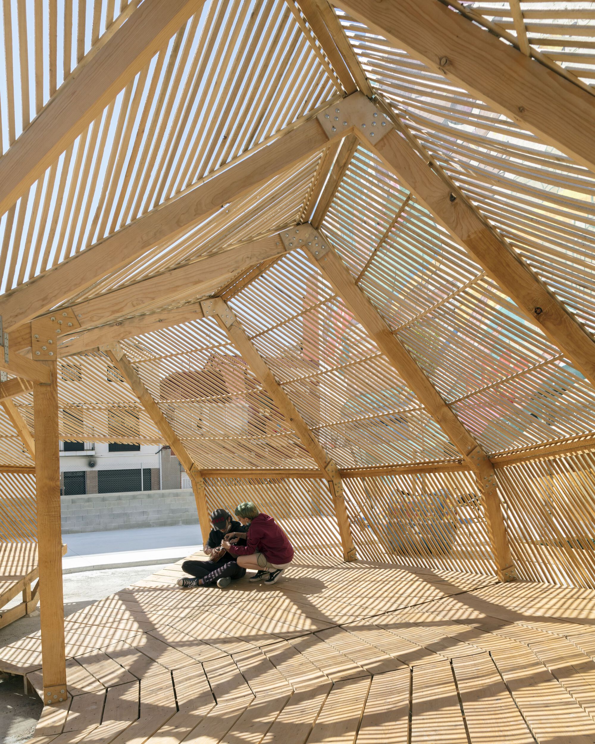 Zona Santiago 户外教室丨西班牙丨Bernat Ivars + Mixuro-17