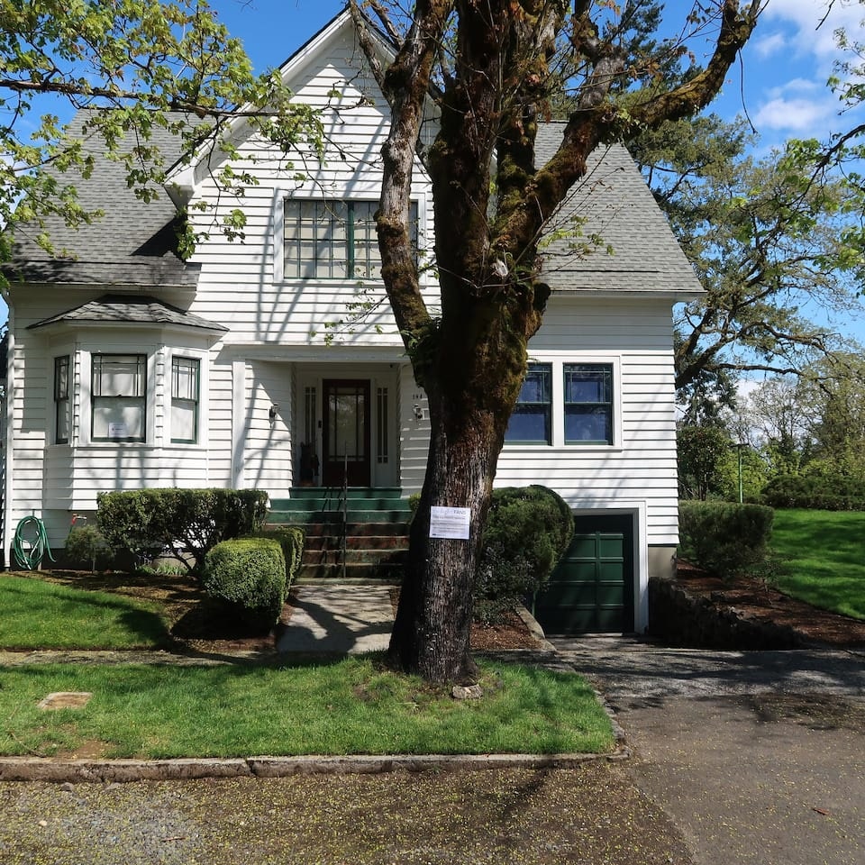 电影主题民宿 | Airbnb 上的哈利波特、漫威、暮光之城之家-0