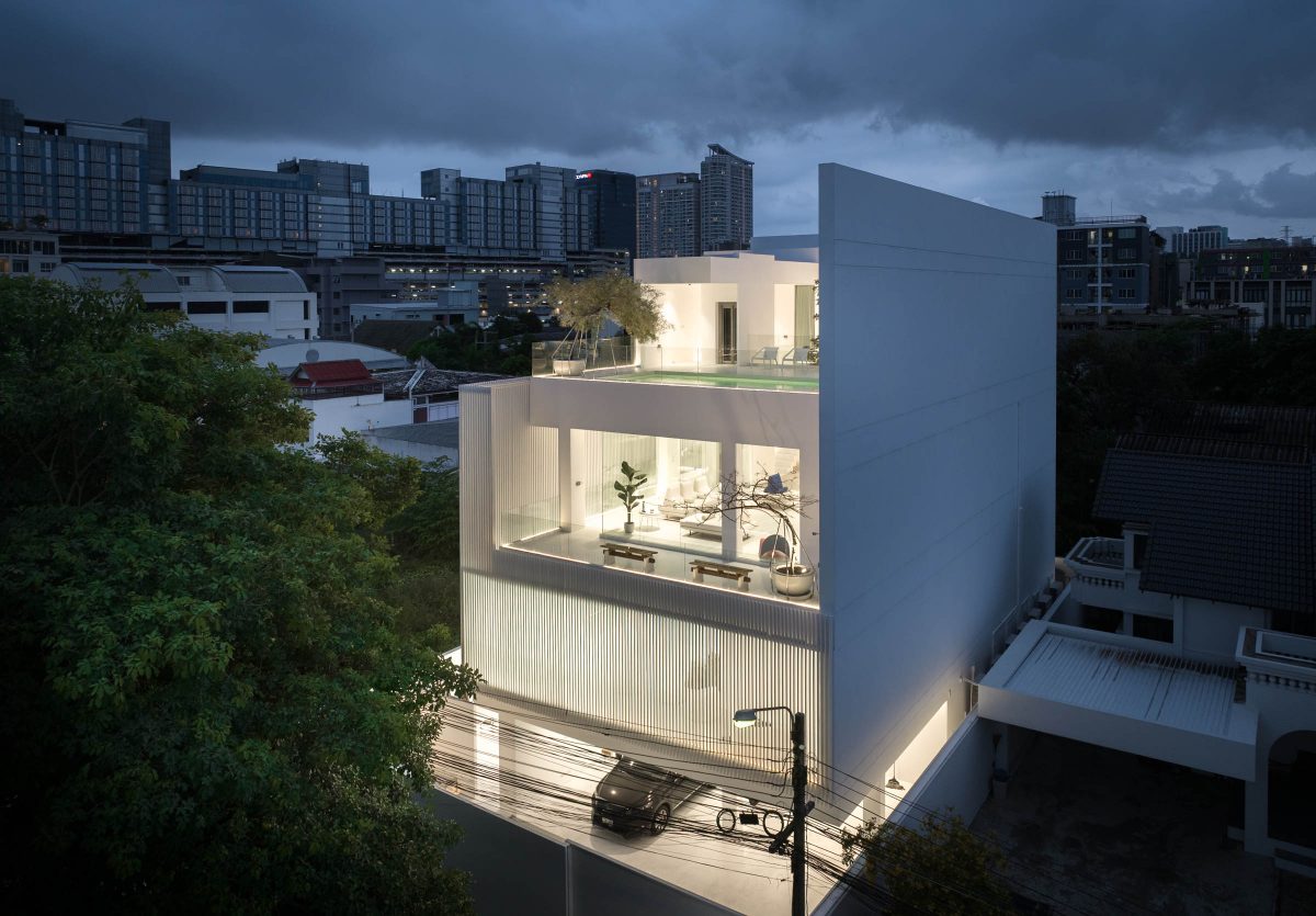 บ้านสีขาว โฮมสตูดิโอที่ผสานพื้นที่อยู่อาศัยในบ้านหลากฟังก์ชัน-27