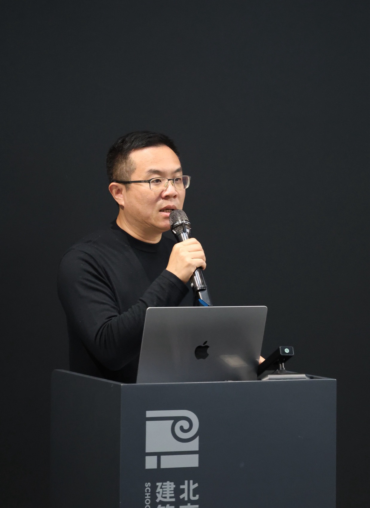 “半场”第一场展览《故事会与枕头》丨中国北京丨神奇建筑研究室,大料建筑-8