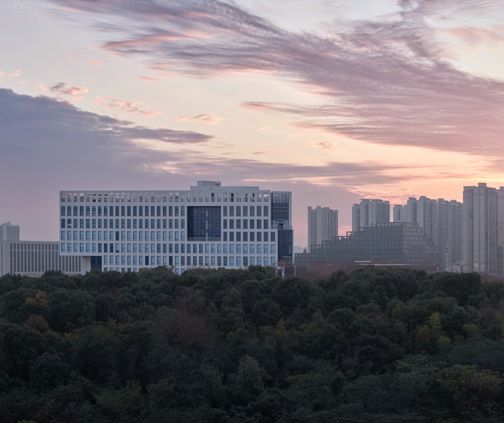 星沙产业基地自贸总部大楼丨中国长沙丨以靠建筑Leeko Architects-54