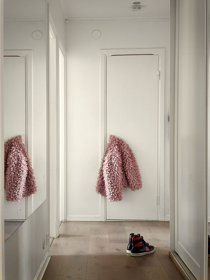 瑞典优雅女性公寓 | 粉色调与 glamour 元素的完美融合-13