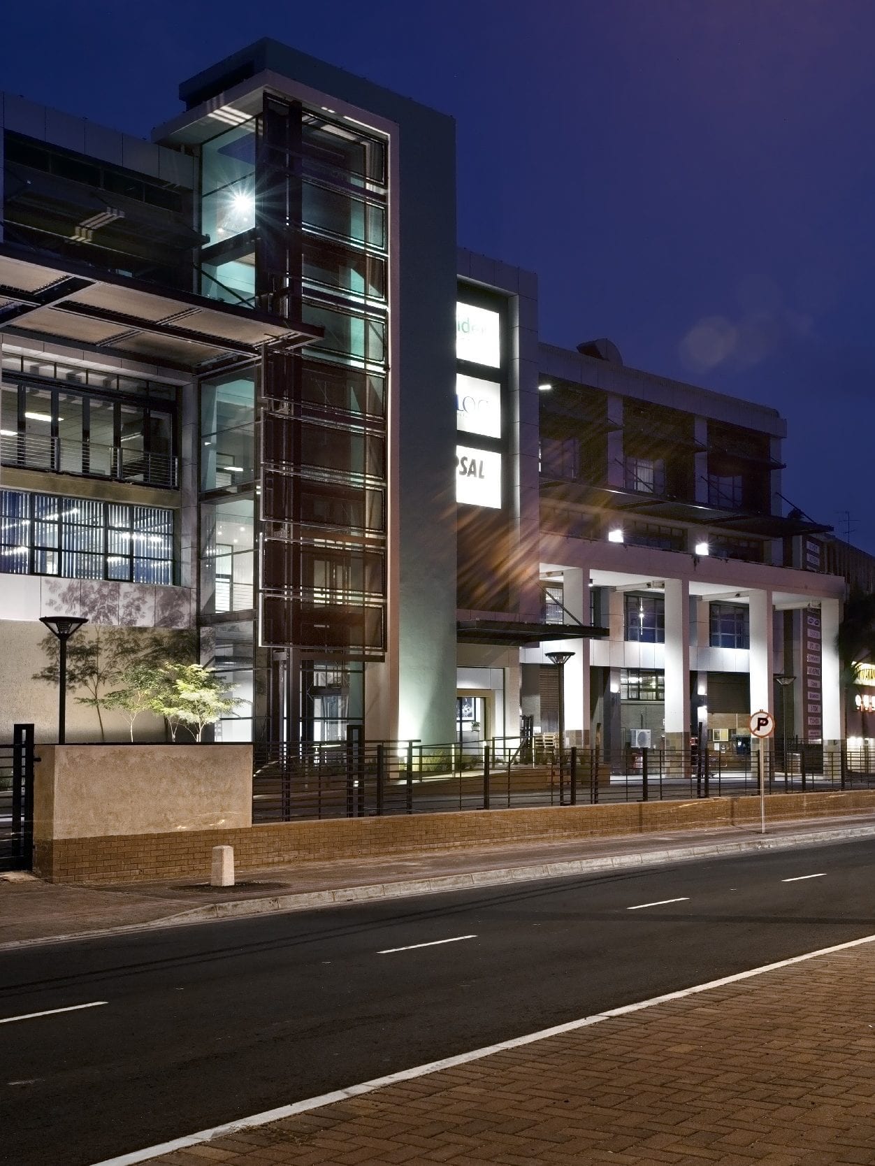 SARS 银行大楼,展现结构与设计的完美结合-10