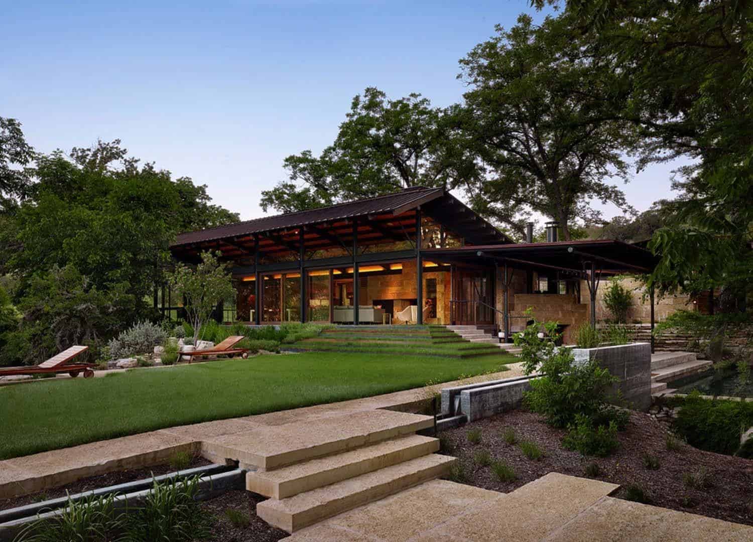 Texas Hill Country ranch home offers a water's edge retreat - One Kindesign-0