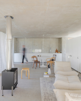 平原边缘的房子丨斯洛文尼亚丨Skupaj Arhitekti