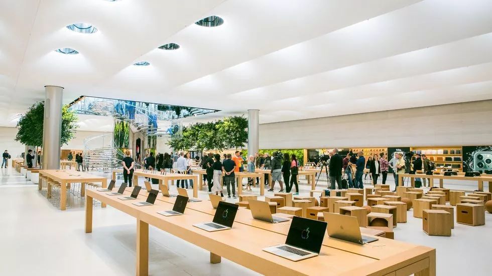 iPhone越来越"丑", 苹果店却越来越美-121