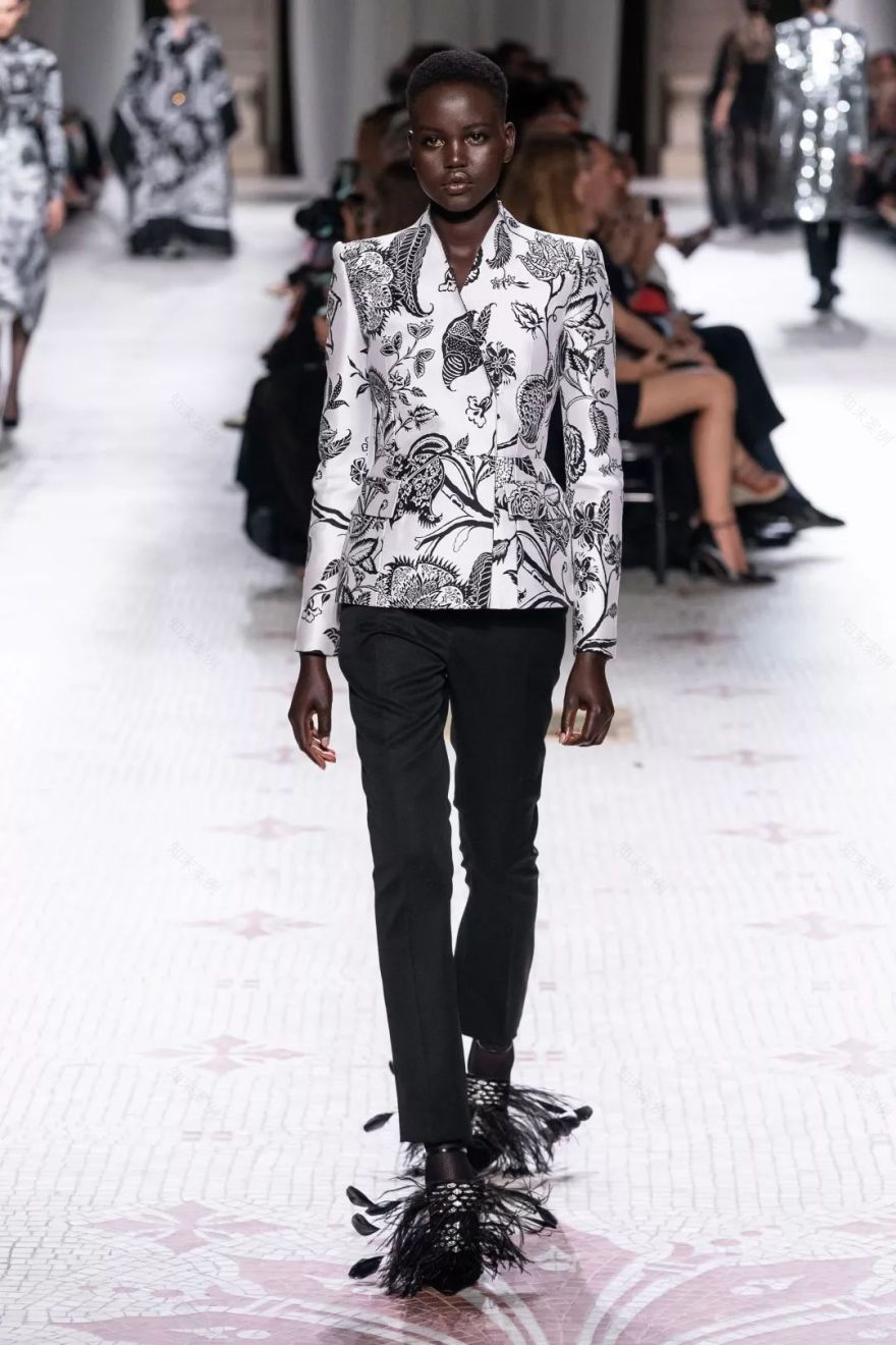 激进贵族的硬核高订 | Givenchy 2019 秋冬高级定制系列-109