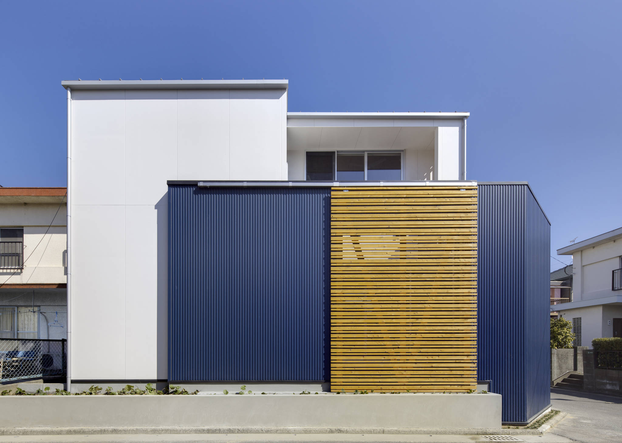 日本福冈简约住宅 | 攀岩墙与自然光的完美融合-2