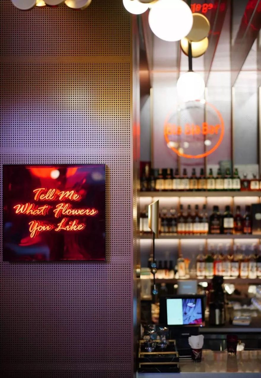 奈雪“黑化”开酒吧了?这设计女生来了就不想走!-22