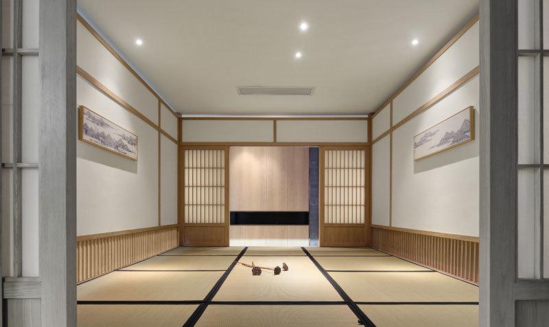 现代优雅办公空间,演绎黑色烤漆与木板的创意结合-9