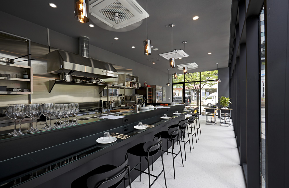 优雅极简，13 平意大利风格小空间的华丽转身-2