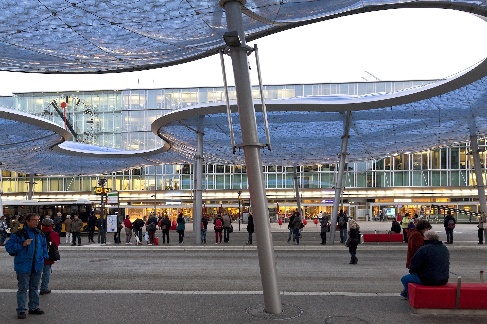 BusTerminalandTrainStationSquare,Aarau-16