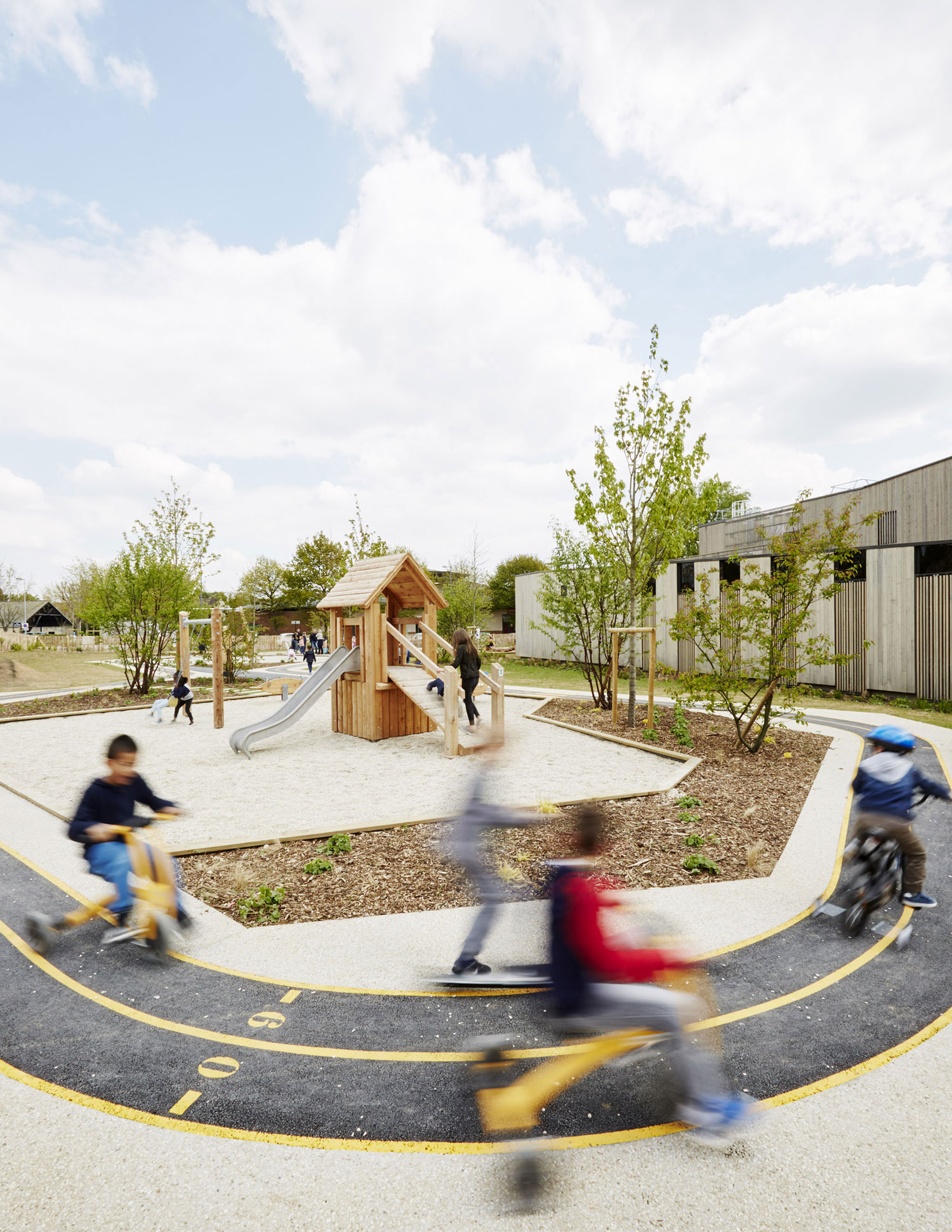 法国 Courdimanche 公园游乐场 | 绿意盎然的城市空间-14