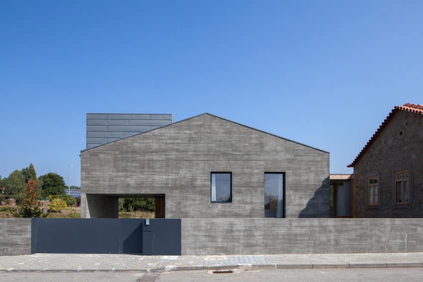 葡萄牙乡村住宅“丘陵中的避难所”丨Pedro Henrique建筑事务所-2