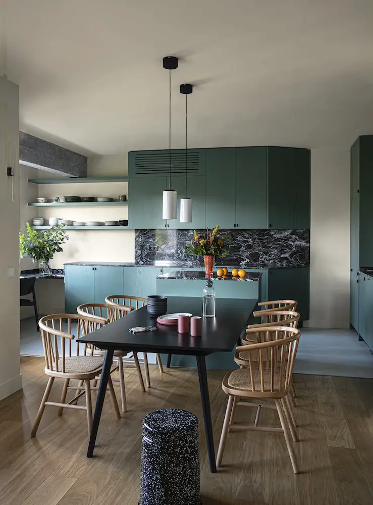 马德里绿色厨房与原始混凝土的时尚公寓设计-2