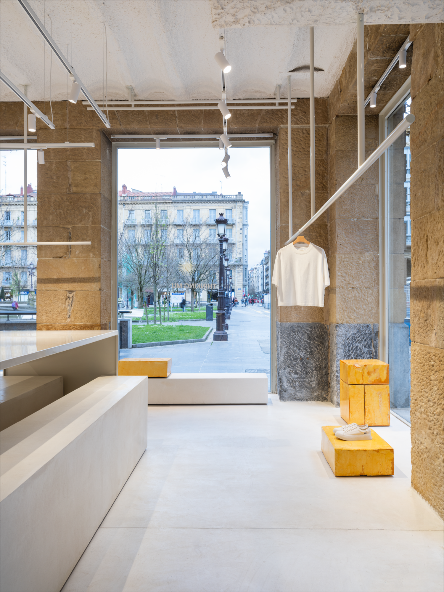 Thinking MU store by Pensando en blanco-8