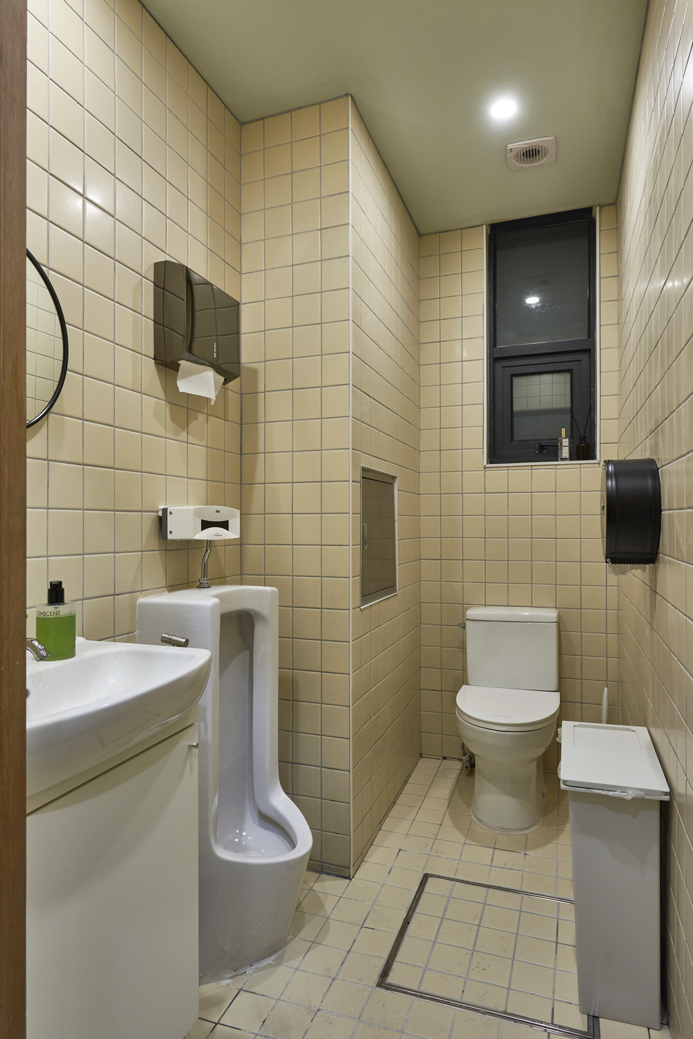 23 坪现代极简咖啡馆设计，打造温馨舒适空间-16