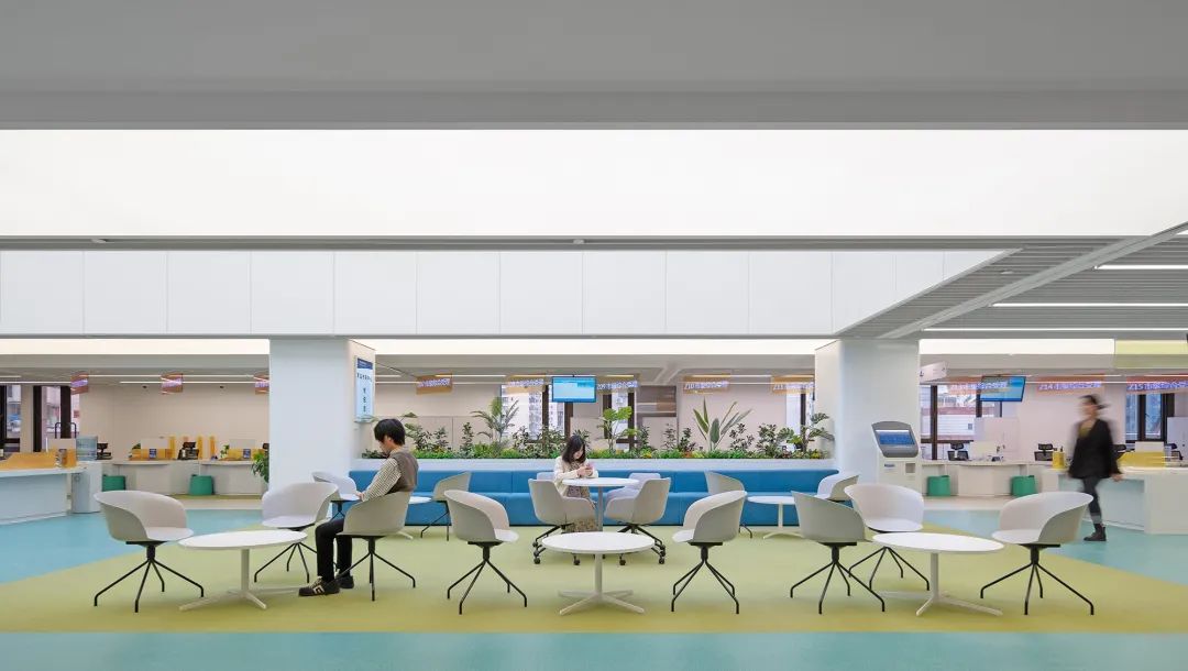 以空间色彩组织流线的市民中心设计-26