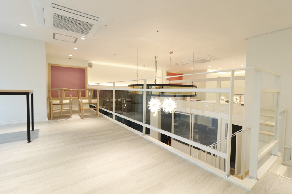 40 平釜山复式咖啡厅的间接照明设计-13