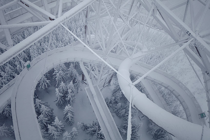 盘旋山林间的天空步道-15