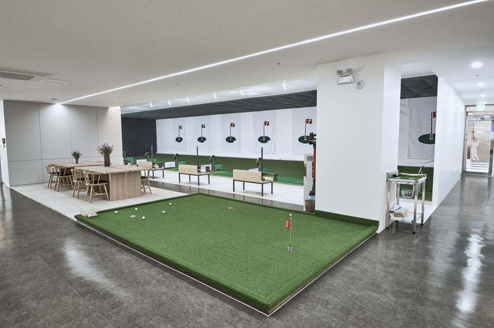 现代高级 250 平米室内高尔夫练习场设计-12