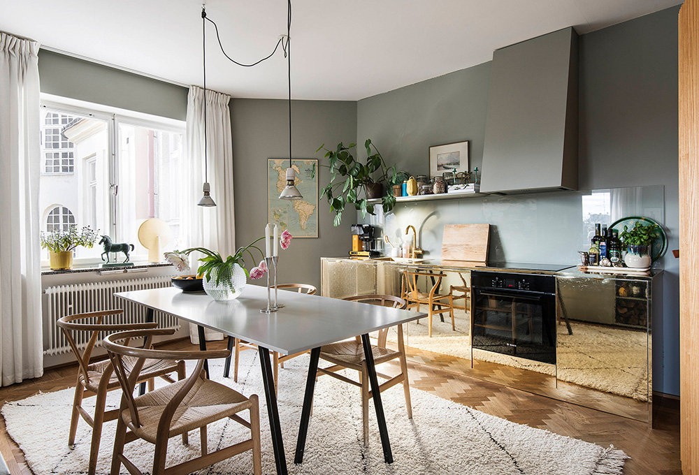 斯德哥尔摩 59 平米独特公寓 | 金色玻璃橱柜与圆形墙面-1