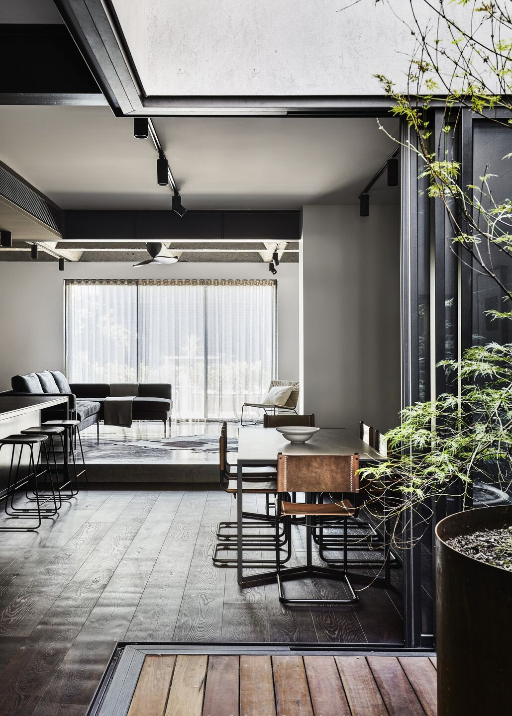 澳大利亚 Richmond Terrace 白色别墅重建-23