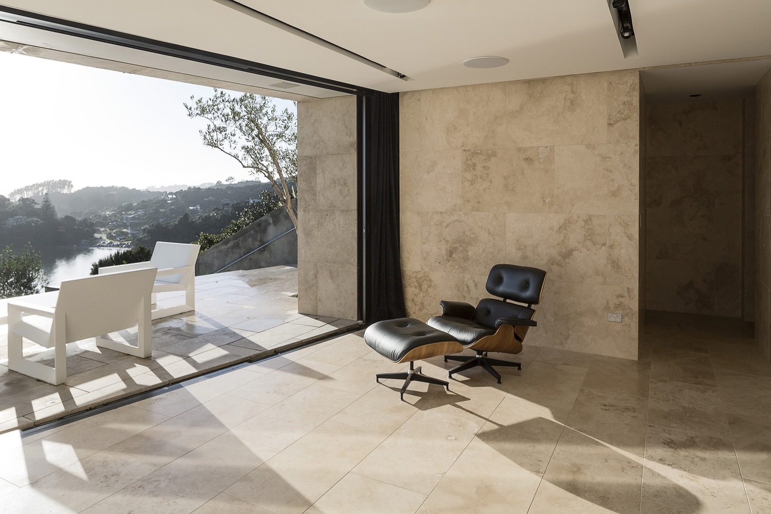 新西兰岩石海岬上的混凝土住宅(New Zealand Hekerua Bay Bay House)-15