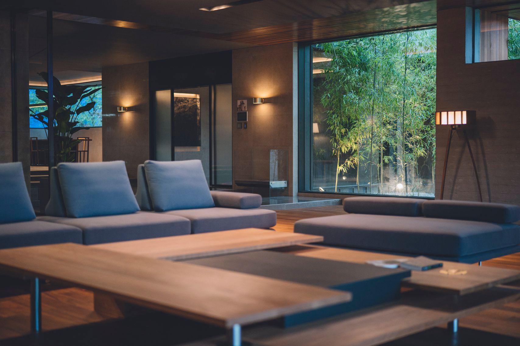 《寄生虫》中朴家别墅及金家住宅场景设计丨Lee Ha Jun,Namgoong Hyeonja-28