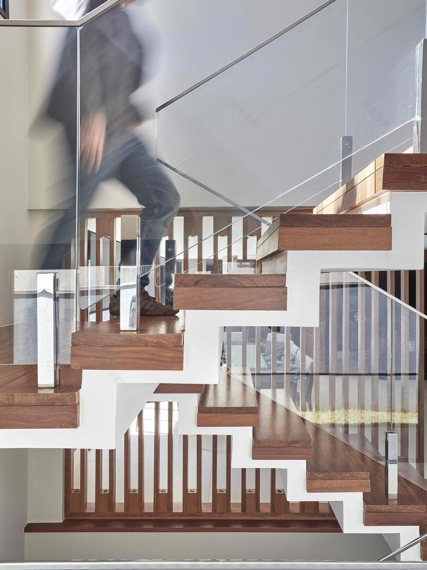 Cumaru House: An Imposing Example of Modern Brazilian Architecture-22