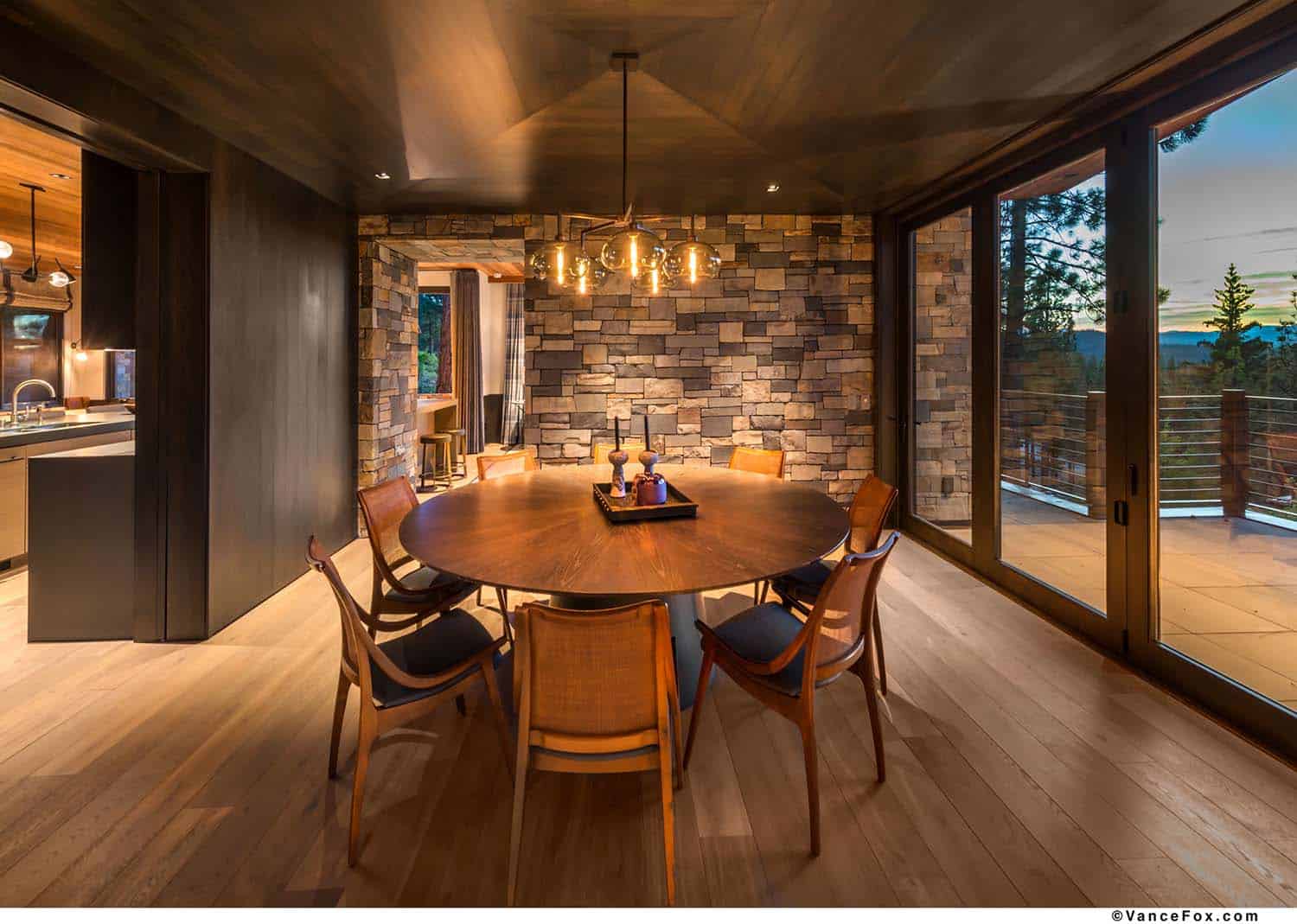 Northern California mountain retreat displays impressive design details-12