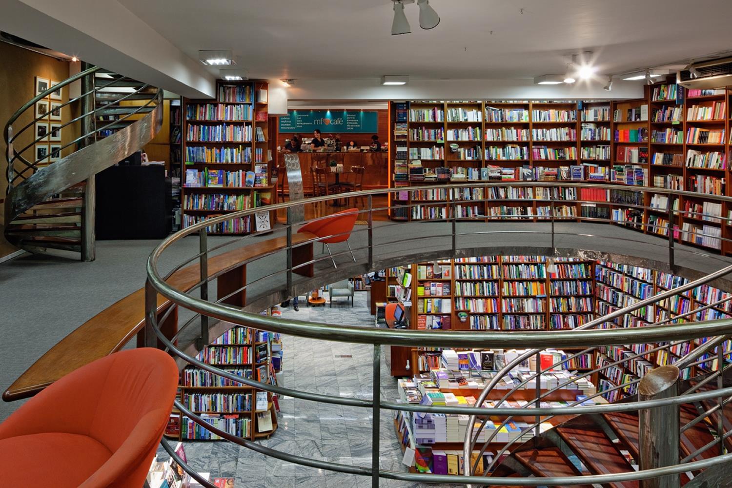 巴西圣保罗马丁斯·弗朗特书店 · 融合空间与书籍的现代设计-2