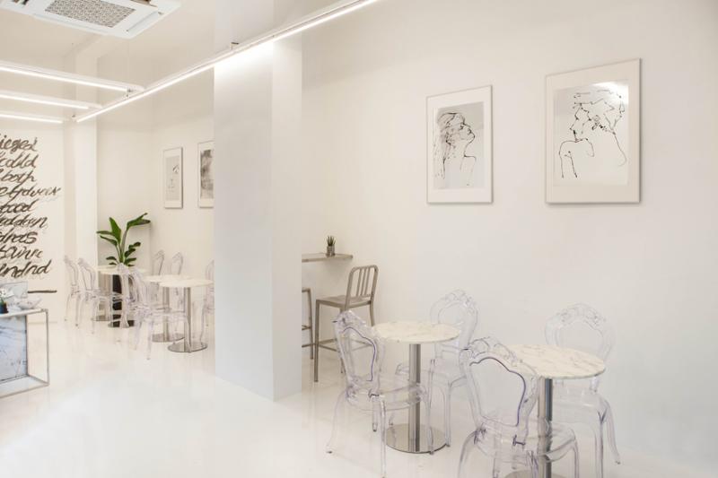 首尔洪大 20 平现代甜品咖啡厅，白色简约风室内设计-8