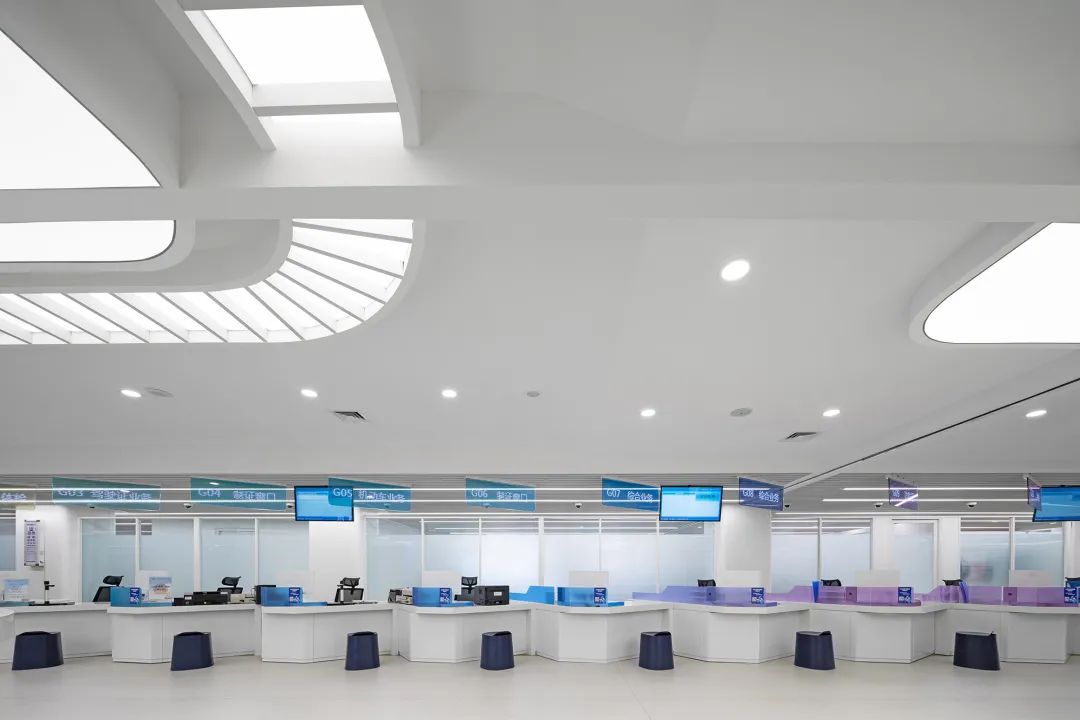 以空间色彩组织流线的市民中心设计-37