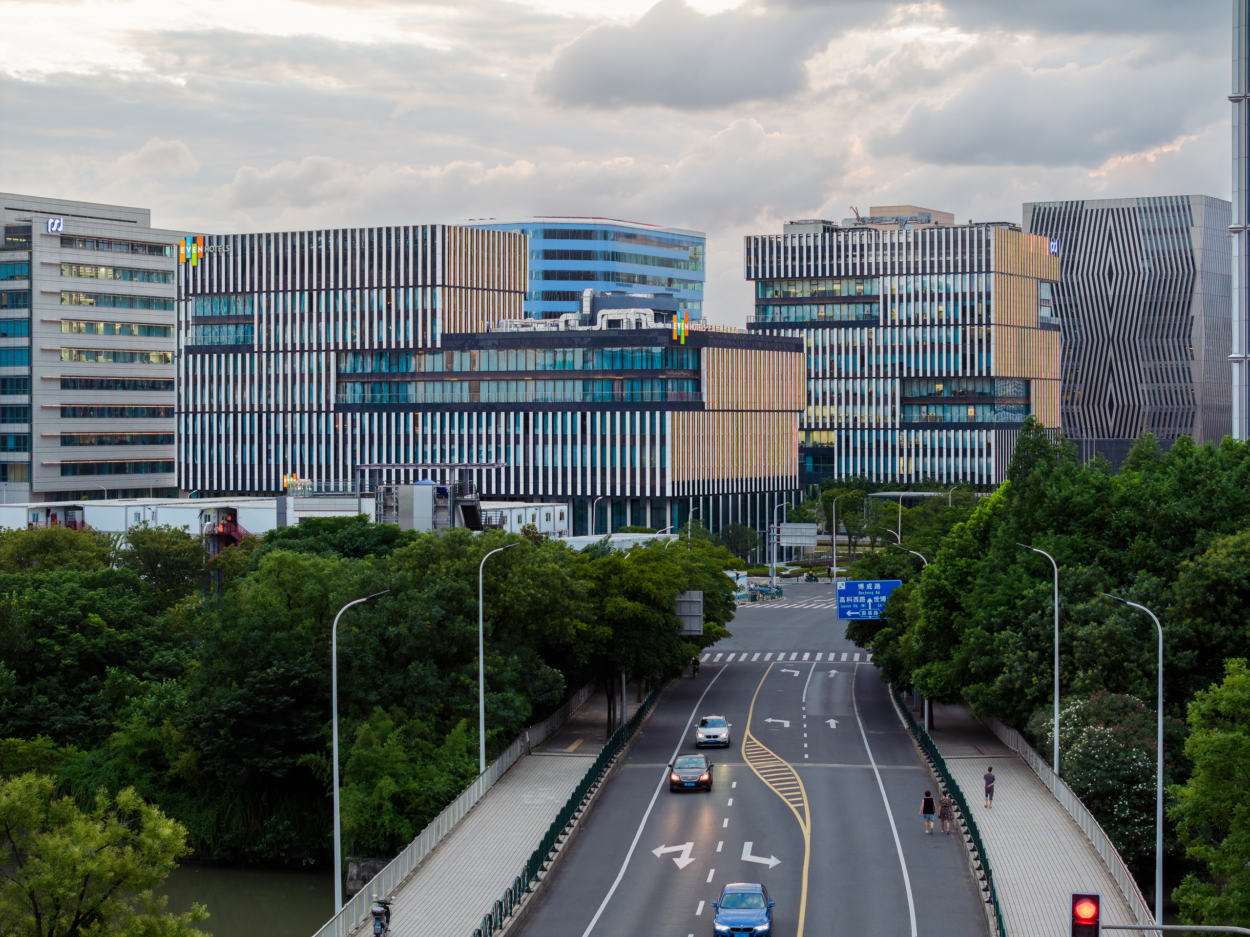 HPP | SPDB Center + EVEN Hotel – Green Valley-1