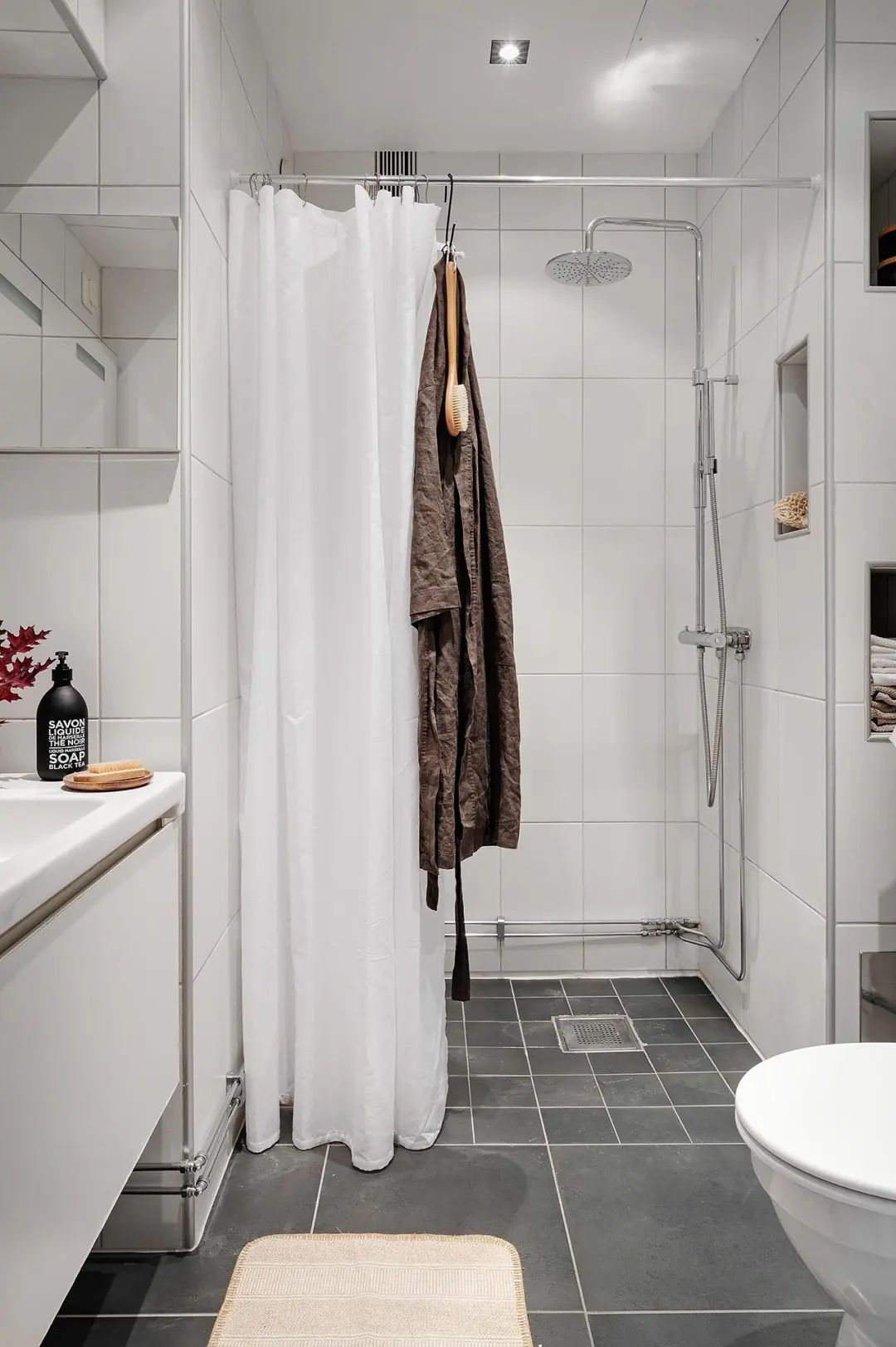 L 型布局厨房搭配小露台的家-38