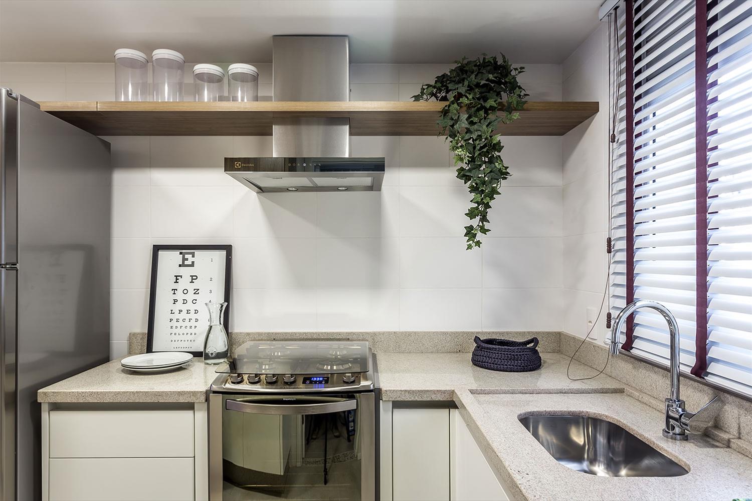 巴西年轻女性居所设计，粉色调与木质元素打造温馨空间-8