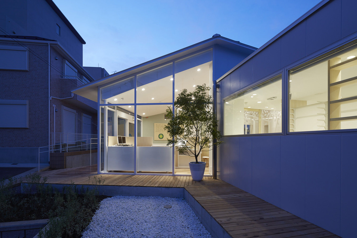 由于Yakuju Kamishirane 2 · sinato可能是特定的人名、地名、产品名等具有特定背景的内容，没有足够的语境信息难以准确翻译，暂时无法给出有效结果 丨日本神奈川丨构造设计寺戸巽海,照明设计FDS等-34