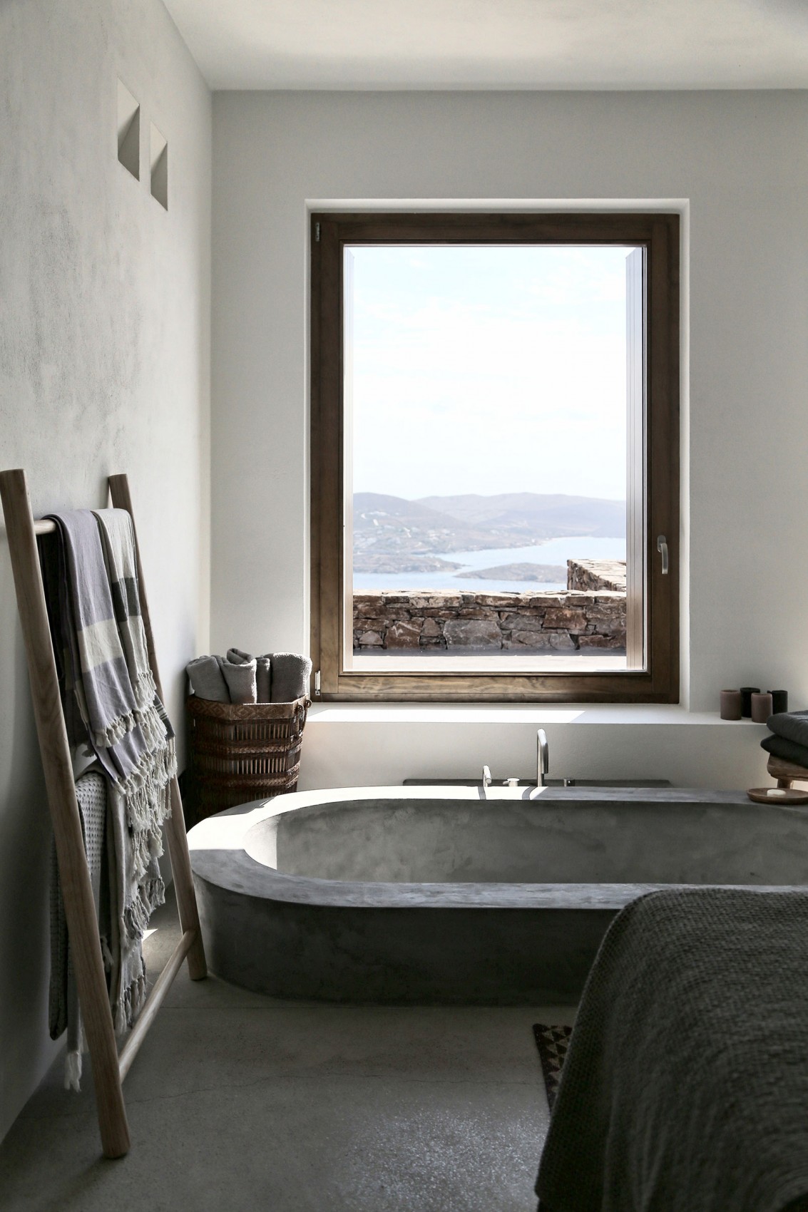Inspiring Designs Highlighted By Sunken Tubs-6