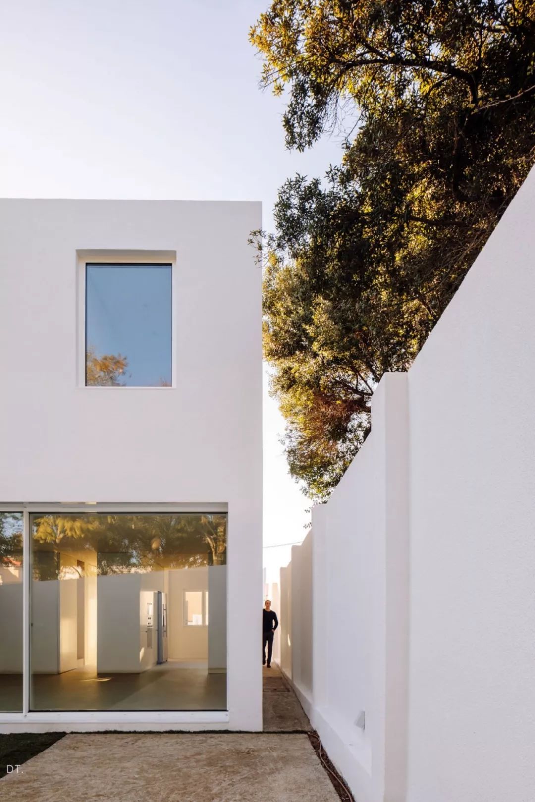 极简主义设计，葡萄牙里斯本的通透空间美学-51