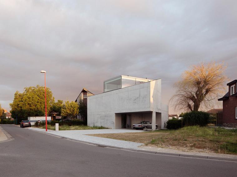 布鲁塞尔混凝土独栋住宅 融入环境的整体设计-5