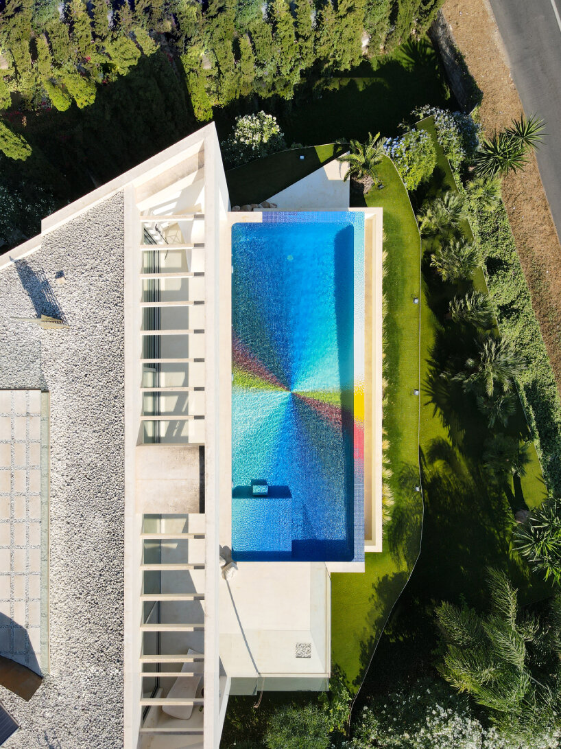 西班牙海滨住宅游泳池获 Felipe Pantone 彩色玻璃马赛克翻新-5