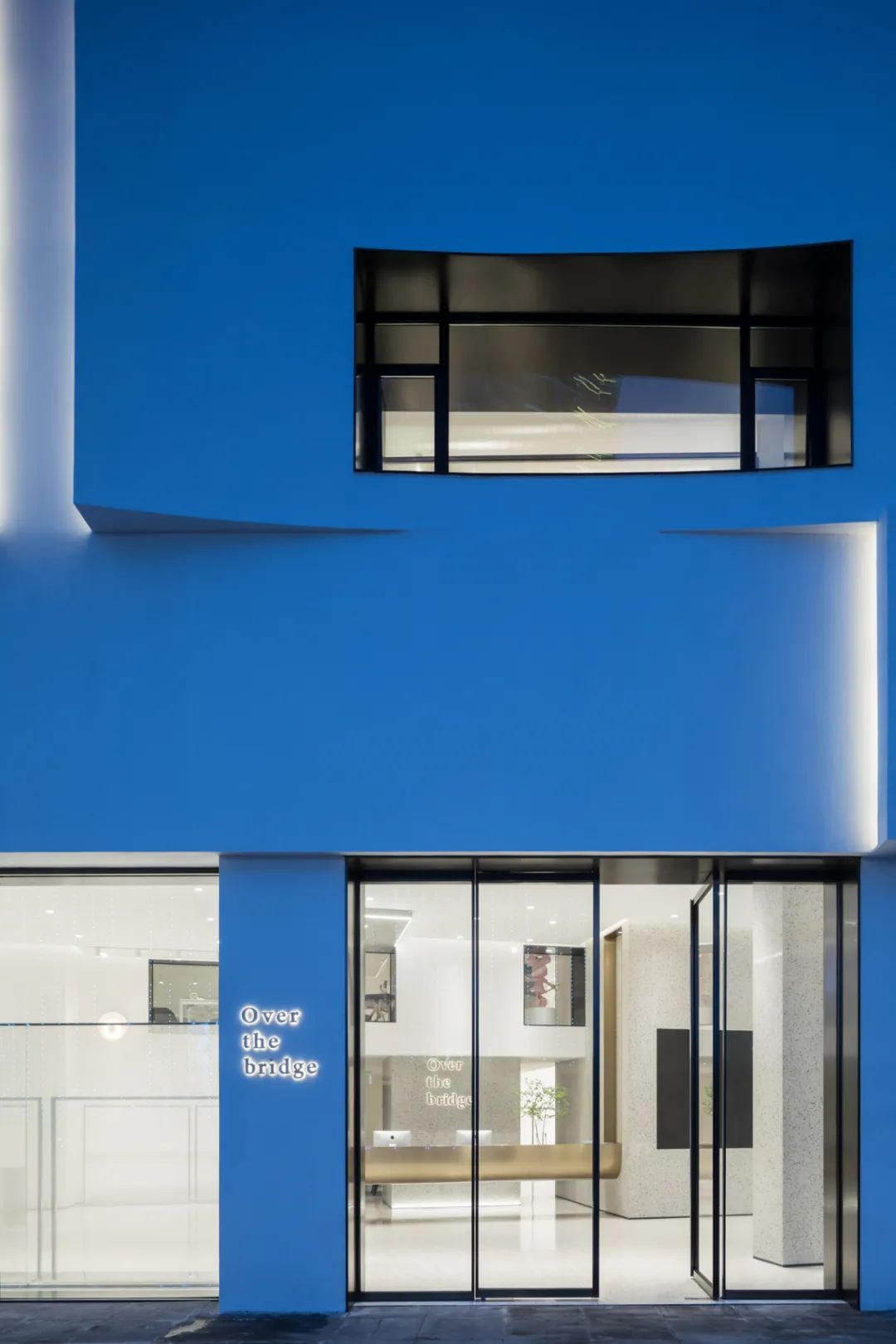 嘉兴 over the bridge 高端旗舰店 | 创新设计诠释素白空间-30