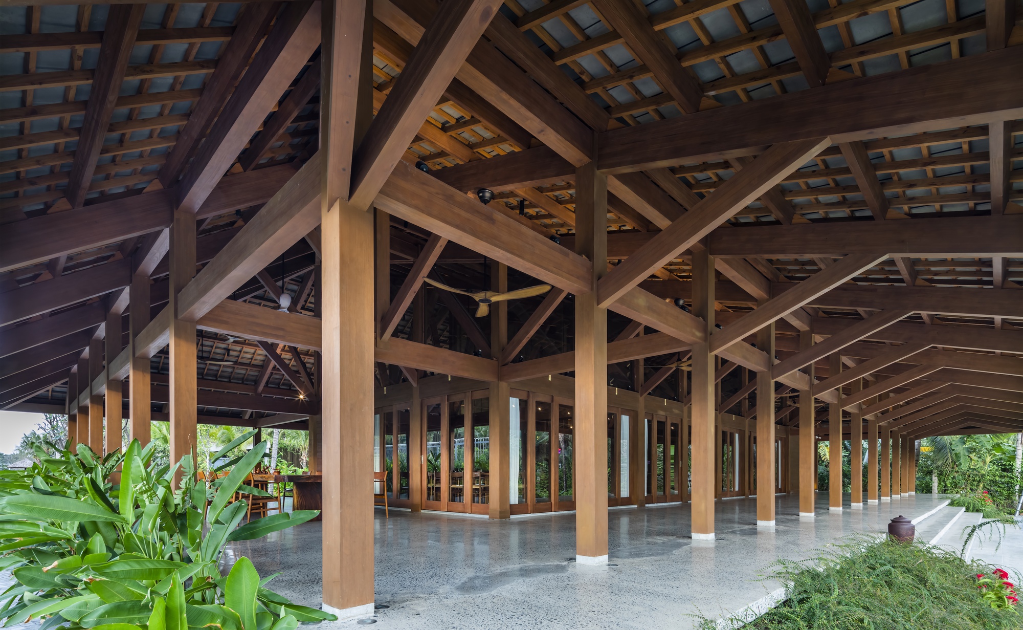 Ben Tre Buddhist Temple & Ancestral Hall / VTN Architects (Vo Trong Nghia Architects)-15