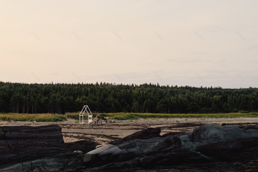 与绿岛居民共创的“烟熏屋”临时装置丨加拿大丨Atelier Pierre Thibault-11