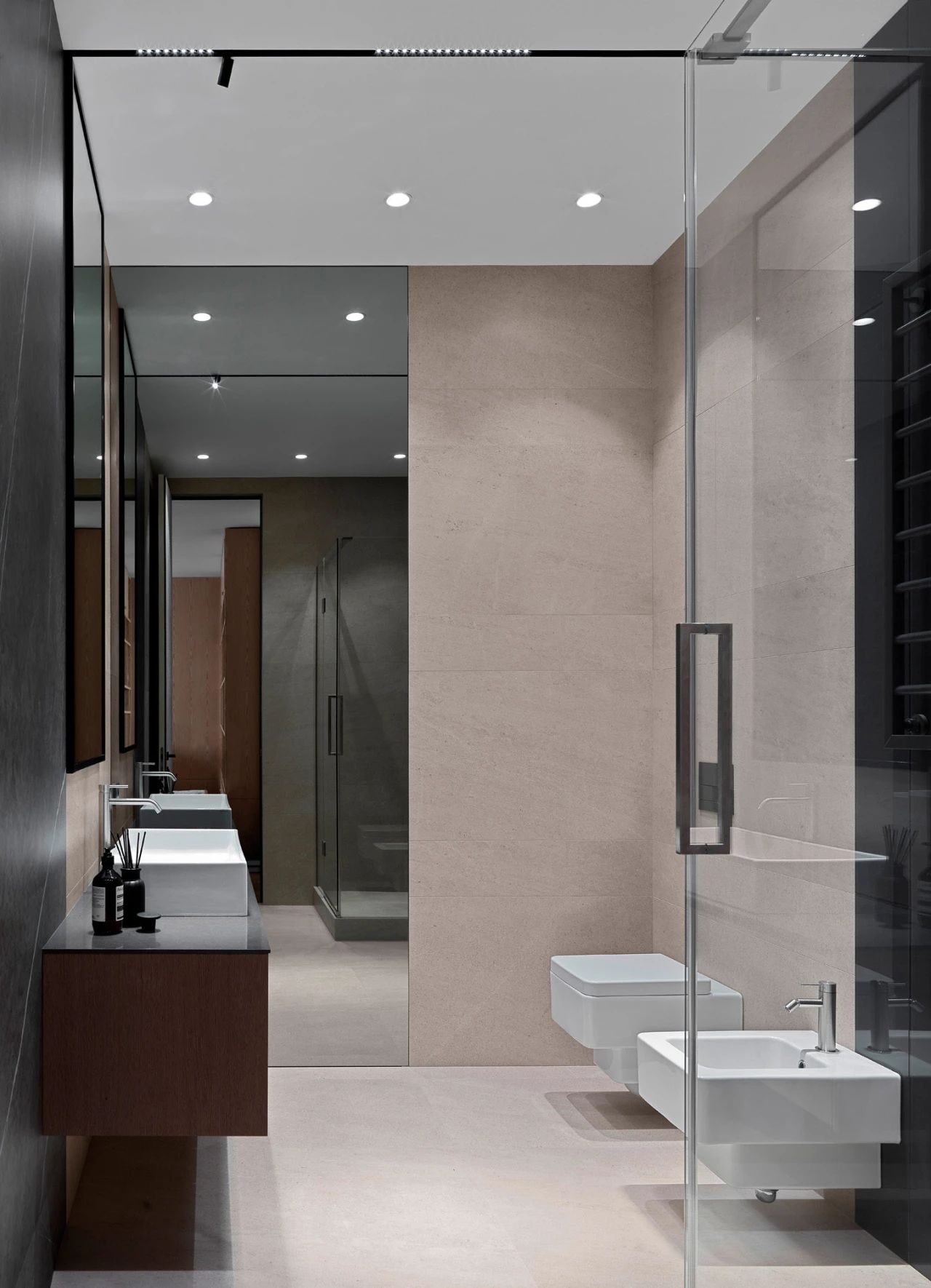 高级灰与木饰面的男性气质公寓丨Yana Demidovich-23