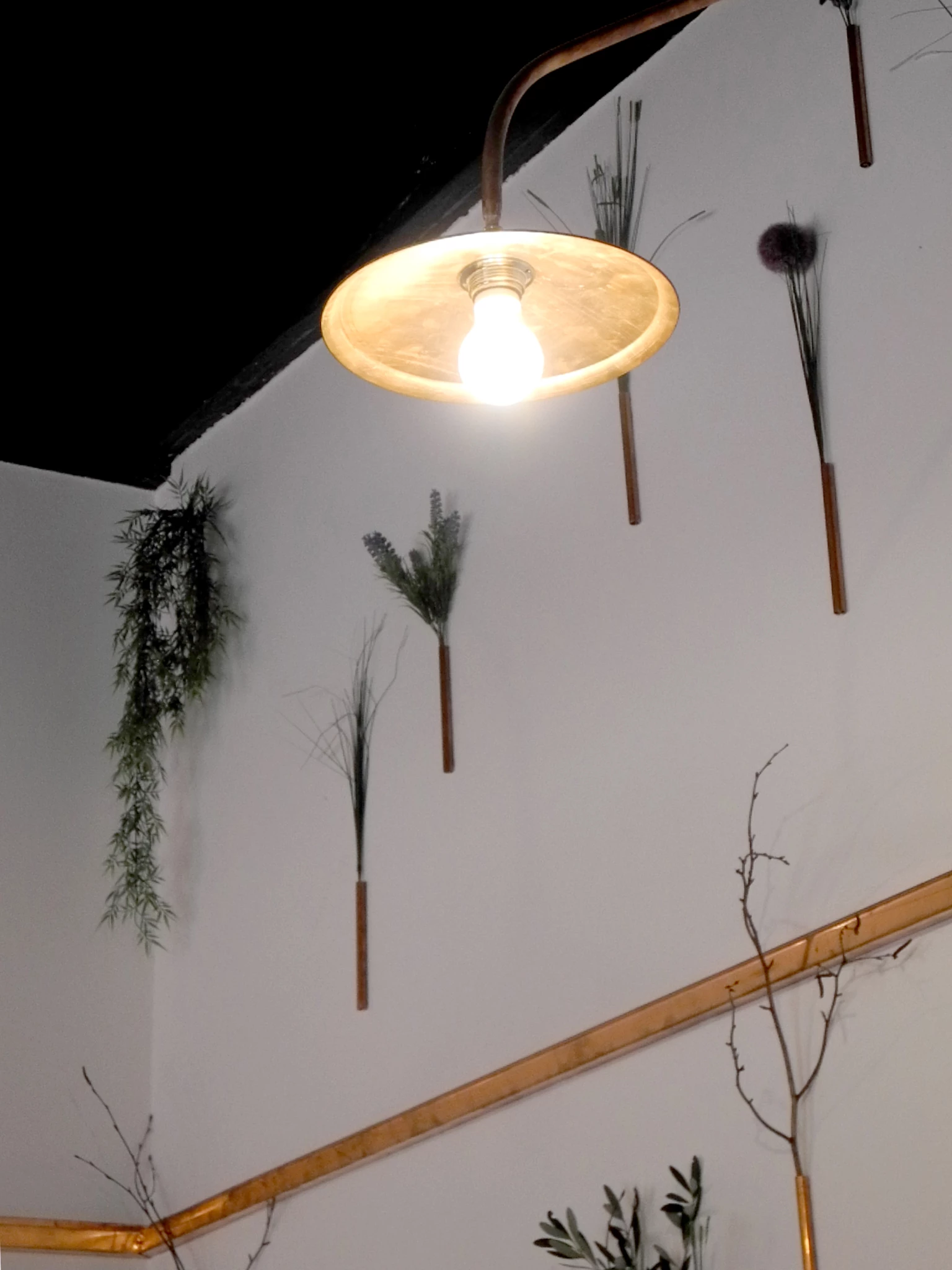 全球食材汇聚，手工铜叶打造独特展示空间-11