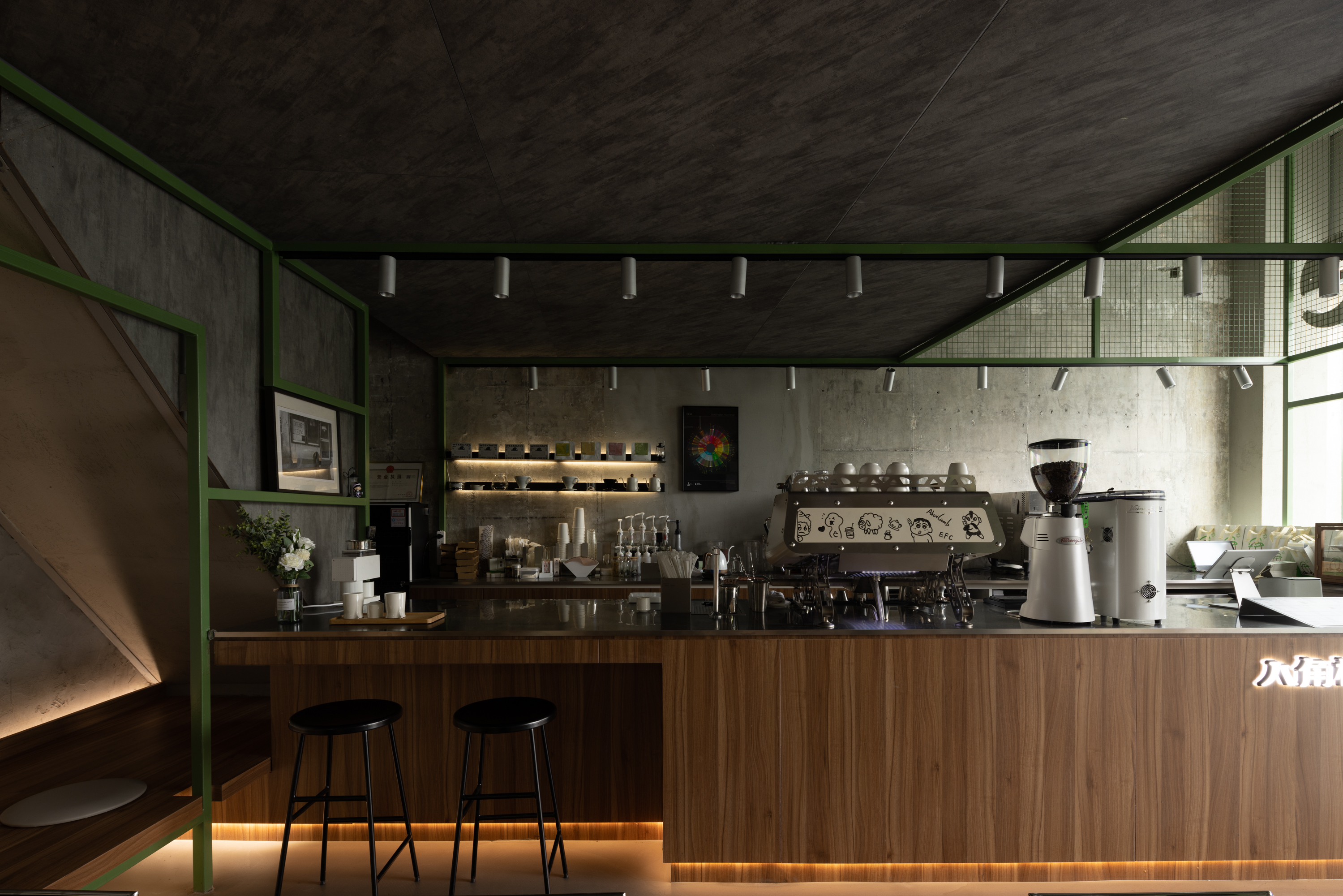 中国杭州本空设计 八角杯咖啡厅EFC店50平-11