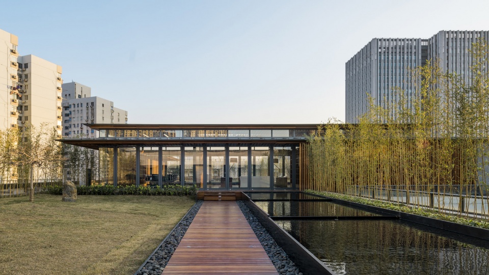 上海屋上三间会务空间·致正建筑的轻钢架构绿意空间-37