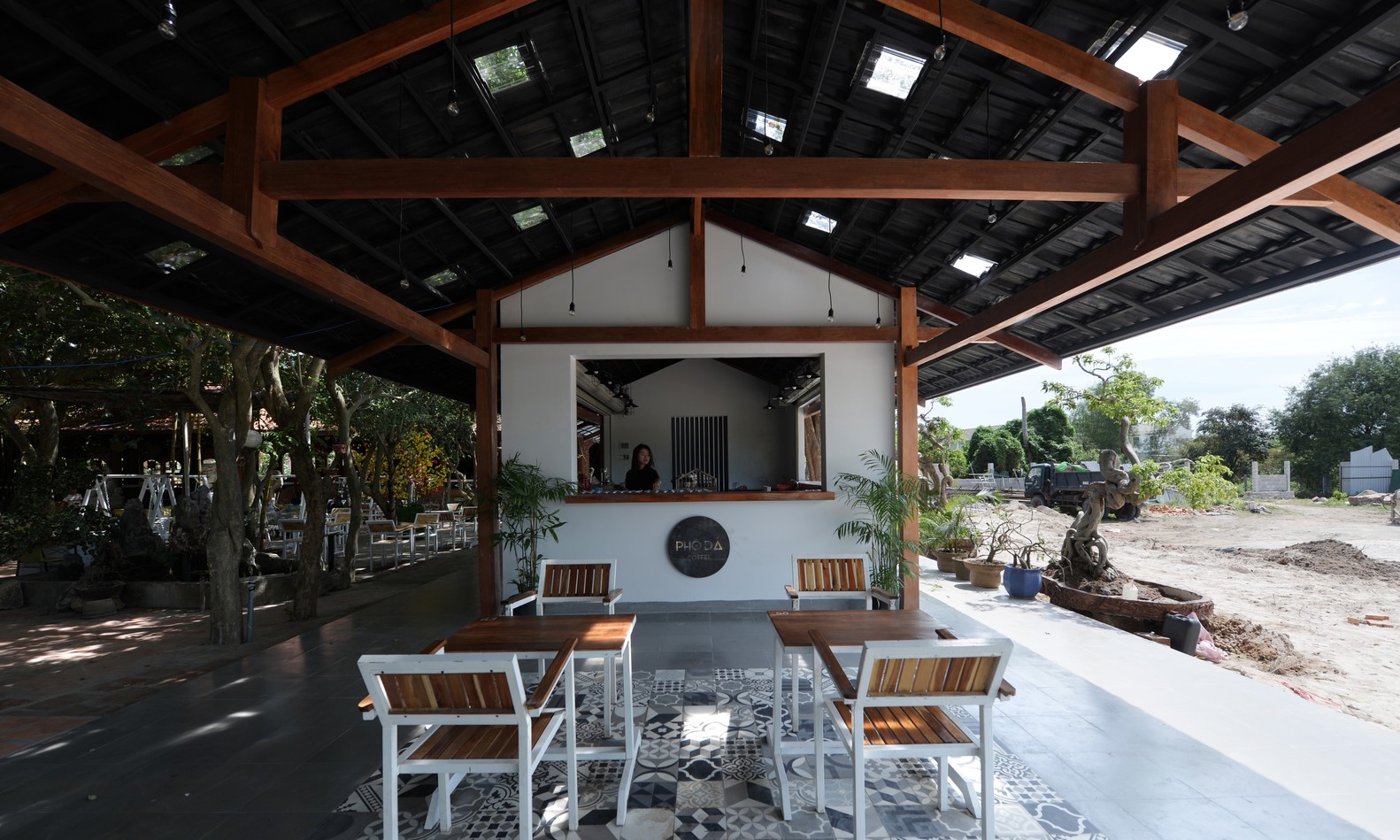 越南中部沿海城镇的生态咖啡馆-14